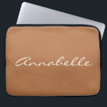 Capa Para Notebook Nome de Script Manuscrito do Terracotta Elegante P<br><div class="desc">Este caso de laptop personalizado apresenta seu nome em lindas letras escritas à mão em um fundo na moda Terracotta. ideia de presente de excelente.</div>