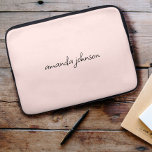 Capa Para Notebook Nome do Cheio Cursivo do Monograma Rosa Moderno e<br><div class="desc">Um design de monograma cursivo,  rosado e giro,  para o dia a dia.</div>