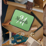 Capa Para Notebook Nome do Monograma Verde Mínimo Moderno   Inicial<br><div class="desc">Design moderno e mínimo com fundo verde e primeiro nome e monograma personalizado preto e branco.</div>