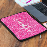 Capa Para Notebook Nome do Script de Pincel com Brilho Rosa Quente<br><div class="desc">Crie sua própria brilho de luxo rosa-quente com nome ou monograma. Personalize o estilo e o tamanho da caligrafia do script de pincel. Há outros estilos de fonte no sistema. Mover,  duplicar ou eliminar o gráfico de faísca faux.</div>