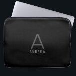 Capa Para Notebook Nome inicial do monograma simples preto moderno<br><div class="desc">Nome inicial e personalizado moderno elegante e subestimado do monograma masculino em uma bolsa de laptop personalizada personalizada impressa em uma fonte clássica mínima,  com aparência profissional,  para uma aparência simples,  profissional e moderna.</div>