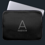 Capa Para Notebook Nome inicial do monograma simples preto moderno<br><div class="desc">Nome inicial e personalizado moderno elegante e subestimado do monograma masculino em uma bolsa de laptop personalizada personalizada impressa em uma fonte clássica mínima,  com aparência profissional,  para uma aparência simples,  profissional e moderna.</div>