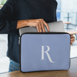 Capa Para Notebook Nome Inicial Personalizado Azul de Tipografia Limp<br><div class="desc">Esta bolsa de laptop azul mostra uma design de tipografia única com um nome e uma inicial monogramas, adicionando um toque personalizado ao seu dispositivo. Seu estilo distinto o diferencia, oferecendo individualidade e proteção para seu laptop. Eleve seus acessórios técnicos com essa manga destacada, combinando exclusividade e funcionalidade em um...</div>