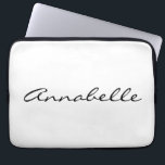 Capa Para Notebook Nome Personalizado de Script Manuscrito Branco Ele<br><div class="desc">Este caso de laptop personalizado apresenta o seu nome em belas letras escritas à mão num fundo branco na moda. ideia de presente de excelente.</div>