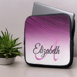 Capa Para Notebook Nome Personalizado Elegante Monograma Listras de O<br><div class="desc">Este design elegante apresenta um fundo de transmissão ombre roxo com nome personalizado e letra inicial monograma. Personalize os campos de texto com um nome e inicial,  remova ambos ou um ou clique em personalizar para selecionar um estilo de fonte,  tamanho e cor desejados.</div>