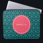 Capa Para Notebook Nome Personalizado Monograma Teal Geométrico<br><div class="desc">Padrão geométrico moderno em negrito com etiqueta cor-de-rosa. Personalize isso adicionando seu nome; clique no botão "Personalizar" e você pode substituir facilmente o texto do marcador de posição para adicionar seu texto.</div>