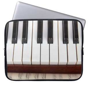 Capa Para Notebook notas musicais sobre o fundo de uma pianoacústica