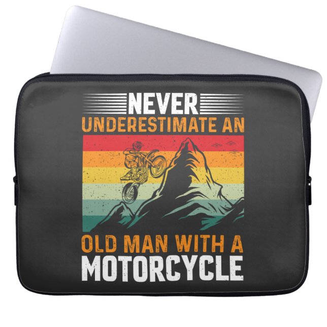 Capa Para Notebook Nunca Subestime Um Velho Com Uma Moto (Frente)
