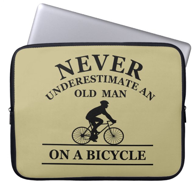 Capa Para Notebook nunca subestime um velho de bicicleta (Frente)