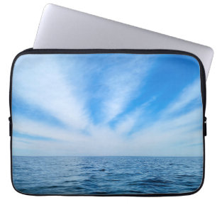 Capa Para Notebook Nuvens de Cirrus Sobre Água