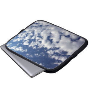 Capa Para Notebook Nuvens Puffy No Céu Azul