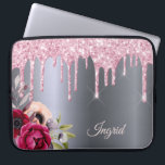 Capa Para Notebook O brilho cor-de-rosa-prata goteja o nome floral me<br><div class="desc">Colírio brilhante,  cor-de-rosa,  pingos de tinta num fundo metálico falso prateado. Flores de cor ouro e rosa. Modelo do seu nome. O nome em rosa gold é escrito com um moderno e moderno roteiro de estilo escrito à mão.</div>