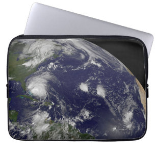Capa Para Notebook O Furacão Irene Se Movendo Através Das Bahamas.