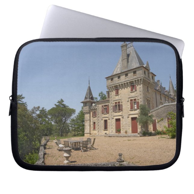 Capa Para Notebook O magnífico Chateau de Pressac e o jardim (Frente)