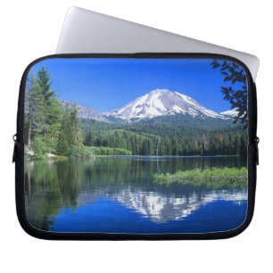 Capa Para Notebook O Mt. Lassen se ergue acima do Lago Manzanita