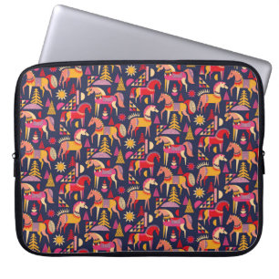 Capa Para Notebook O padrão dos cavalos escandinavos é design. Deco