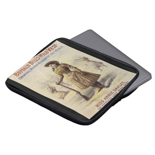 Capa Para Notebook O Wild West Show de Buffalo Bill com Annie Oakley (Frente Topo)