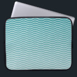 Capa Para Notebook Ondas azuis<br><div class="desc">Um moderno design azul-ombre,  com um padrão calmante e dúbio de ondas,  lembrando as ondas do oceano. Perfeito para uma decoração náutica.</div>