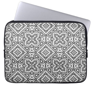 Capa Para Notebook ornamentação geométrica negra e branca
