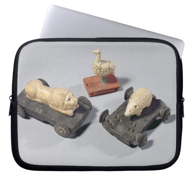 Capa Para Notebook Os brinquedos das crianças: um ouriço, um leão e (Frente)