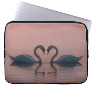 Capa Para Notebook Os Cisnes Pretos Devem Ser Céus Rosa