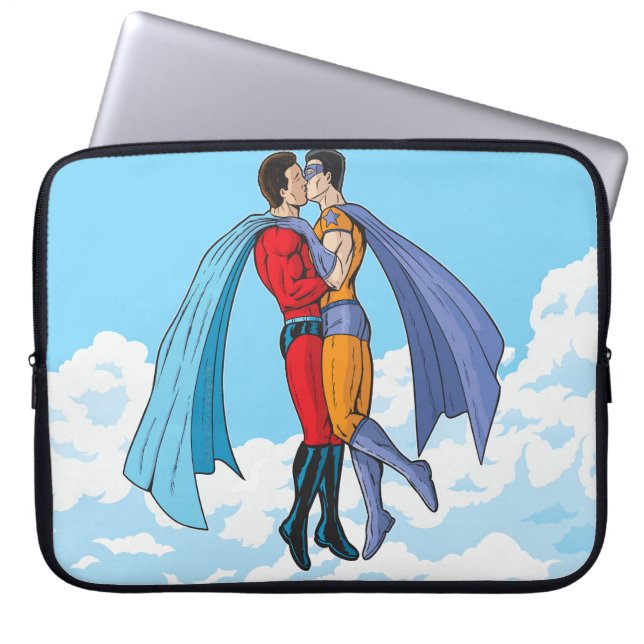 Capa Para Notebook Os dois super-heróis do SlipperyJoe beijando o car (Frente)
