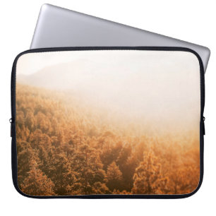 CAPA PARA NOTEBOOK OURO SON SOBRE UMA FLORESTA