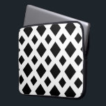 Capa Para Notebook Ouros Pretos em Branco<br><div class="desc">Um padrão ousado e geométrico de grandes e pequenos diamantes negros em um fundo branco. O branco forma uma trava que separa as formas de diamante. Imagem de pixel 9000 x 6000 criada digitalmente. Copyright ©2013 Claire E. Skinner,  Todos os direitos reservados.</div>