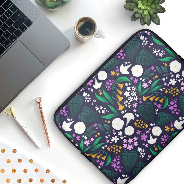 Capa Para Notebook Padrão Botânico Floral do Jardim da Lua Noturna (Moon Garden Laptop Sleeve)