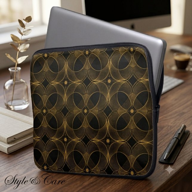 Capa Para Notebook Padrão contínuo de guillochê em ouro de luxo (Luxury Gold Guilloché Seamless Pattern Laptop Sleeve)