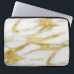 Capa Para Notebook Padrão de Abstrato de mármore branco e Dourado exó<br><div class="desc">Uma busca em escala para o seu laptop ou tablet, este belo design apresenta um padrão exótico de abstrato de ouro e mármore branco com sombras e realces de tons de terra. Um monograma sutil foi adicionado próximo à parte inferior para personalizar a capa do computador, mas permitir que o...</div>