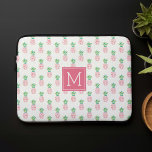 Capa Para Notebook Padrão de ananás monograma rosa<br><div class="desc">Design de padrão de abacaxi colorida e divertida.</div>