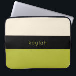 Capa Para Notebook Padrão de bloqueio de cor verde do pistachio com n<br><div class="desc">Um padrão de blocos coloridos de tendência com uma combinação tricolorido de verde-pistácio brilhante, preto e bege arenoso. Um modelo de texto é incluído para personalizar o design com seu nome, iniciais de monograma ou outro texto desejado. Esse simples design minimalista está disponível em uma variedade de combinações de cores....</div>