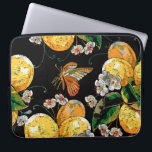 Capa Para Notebook Padrão de Borboleta Floral Moderna de Limão Citrus<br><div class="desc">Este design moderno apresenta um padrão com limões com flores e borboletas #limon #citrinos #borboletas #eletrônicos #laptopcases #laptop #laptopsleeves #office #escolar #home #trabalho #dom #presentes #estilo #na moda #trendendending #trending</div>