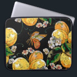 Capa Para Notebook Padrão de Borboleta Floral Moderna de Limão Citrus<br><div class="desc">Este design moderno apresenta um padrão com limões com flores e borboletas #limon #citrinos #borboletas #eletrônicos #laptopcases #laptop #laptopsleeves #office #escolar #home #trabalho #dom #presentes #estilo #na moda #trendendending #trending</div>