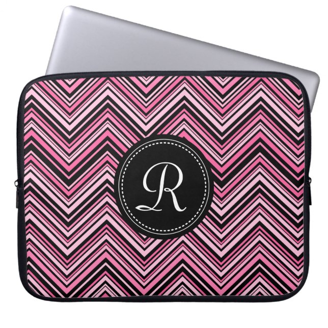 Capa Para Notebook Padrão de Chevron Preto-Cor-de-Rosa Monograma (Frente)