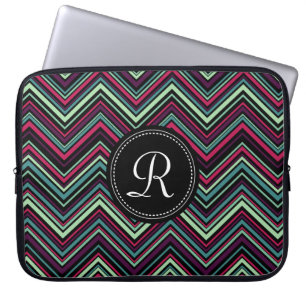 Capa Para Notebook Padrão de Chevron Tribal Colorido Monograma