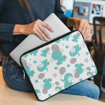 Capa Para Notebook Padrão De Elefantes Azuis, Elefantes Cutes, Estrel<br><div class="desc">Padrão bonito,  divertido e adorável com elefantes azuis,  balões e estrelas. Presente moderno e moderno,  perfeito para o amante elefante em sua vida.</div>