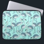 Capa Para Notebook Padrão de Flamingos Turquoise Striped Quirky<br><div class="desc">Na moda e padrão turquesa extravagante flamingo com flamingos de stripey e fundo subtilmente listrado.</div>