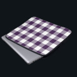 Capa Para Notebook Padrão de Gingham Púrpura e Branca<br><div class="desc">Púrpura, lavanda e quadrados brancos formam uma xadrez de búfalo ousada. O padrão de gingham roxo e branco foi projetado do zero. O branco é transparente, então você pode mudá-lo se quiser. Basta clicar no botão "Personalizar" e selecionar uma "Cor de fundo impressa" na barra lateral. Quando terminar, clique em...</div>