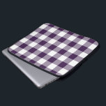 Capa Para Notebook Padrão de Gingham Púrpura e Branca<br><div class="desc">Púrpura, lavanda e quadrados brancos formam uma xadrez de búfalo ousada. O padrão de gingham roxo e branco foi projetado do zero. O branco é transparente, então você pode mudá-lo se quiser. Basta clicar no botão "Personalizar" e selecionar uma "Cor de fundo impressa" na barra lateral. Quando terminar, clique em...</div>