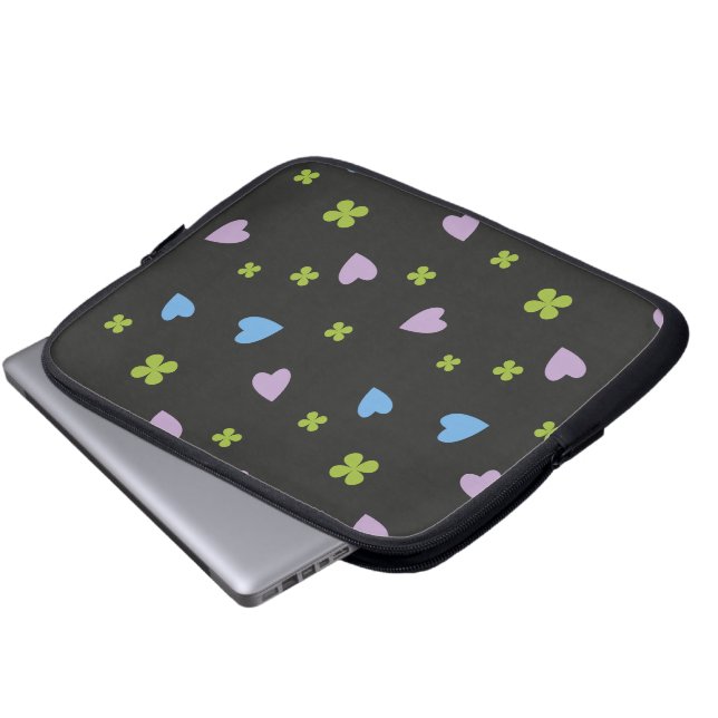 Capa Para Notebook Padrão de Trevo e Corações (Frente Inferior)
