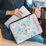 Capa Para Notebook Padrão De Unicórnios, Unicórnios Bonitos, Seu Nome<br><div class="desc">unicórnios e flores bonitos,  divertidos e adoráveis. Presente moderno e moderno,  perfeito para o amante do unicórnio em sua vida. Personalize adicionando o seu nome,  apelido,  monograma ou iniciais.</div>