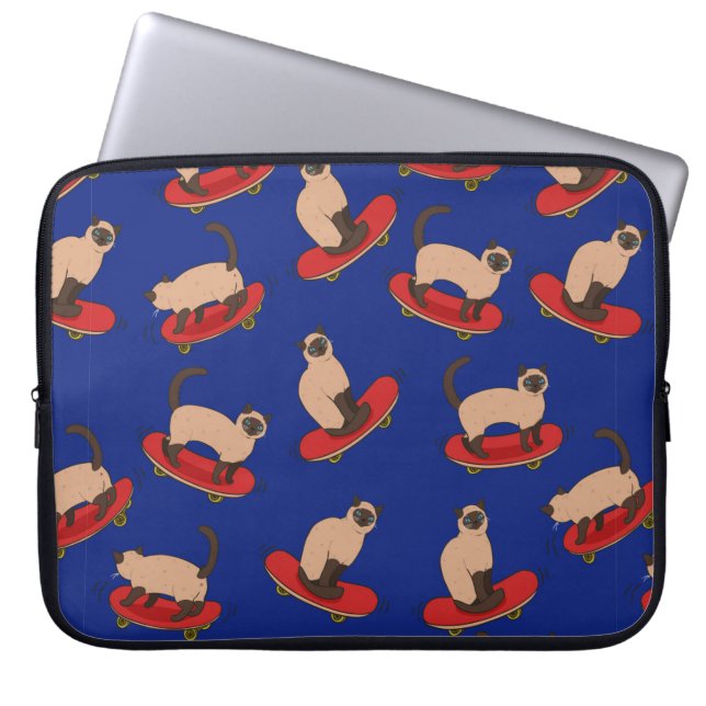 Capa Para Notebook Padrão sem costura com gatos siameses em skate. (Frente)