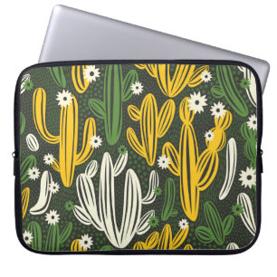 Capa Para Notebook padrão uniforme com cacto em fundo preto. 