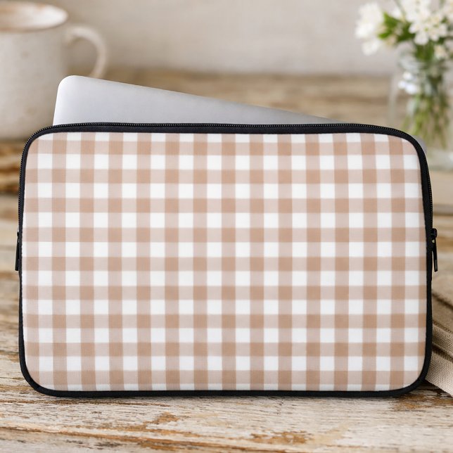 Capa Para Notebook Padrão Xadrez Gingham Rosa e Branco Country (A lap top bag with a pink & white gingham pattern.)