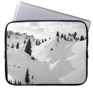 Capa Para Notebook Paisagem Alpina: Montanhas de Árvores Neves