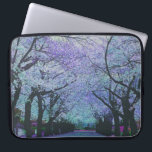 Capa Para Notebook Paisagem Colorida do Flor da Árvore de Primavera C<br><div class="desc">Floresta colorida de primavera cerejeira floresce. Fila de árvores com flores brancas e lavandas. Disponível em outros produtos e como impressão de poster e tela. Mediante pedido relativo a quaisquer produtos.</div>