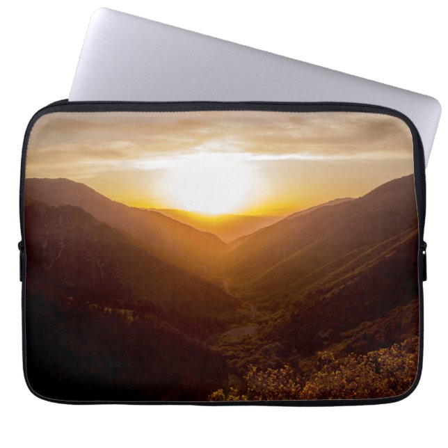 Capa Para Notebook Paisagem Sunset Sobre Montanhas (Frente)