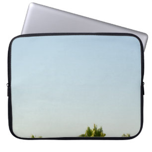 Capa Para Notebook Palmeira verde sob o céu branco pela manhã